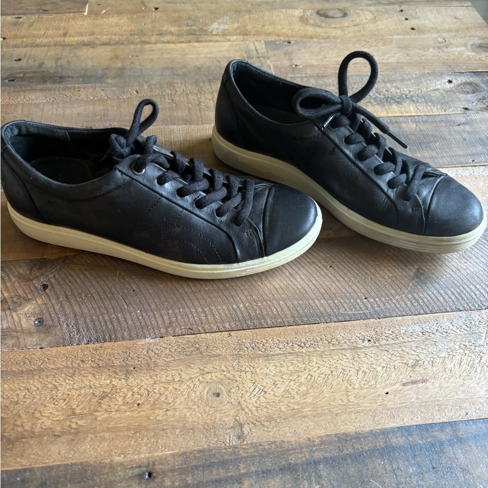 ECCO Women’s Soft VI leather sneaker